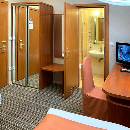 Economy Room In Hotel Eney Lviv Bagian luar foto