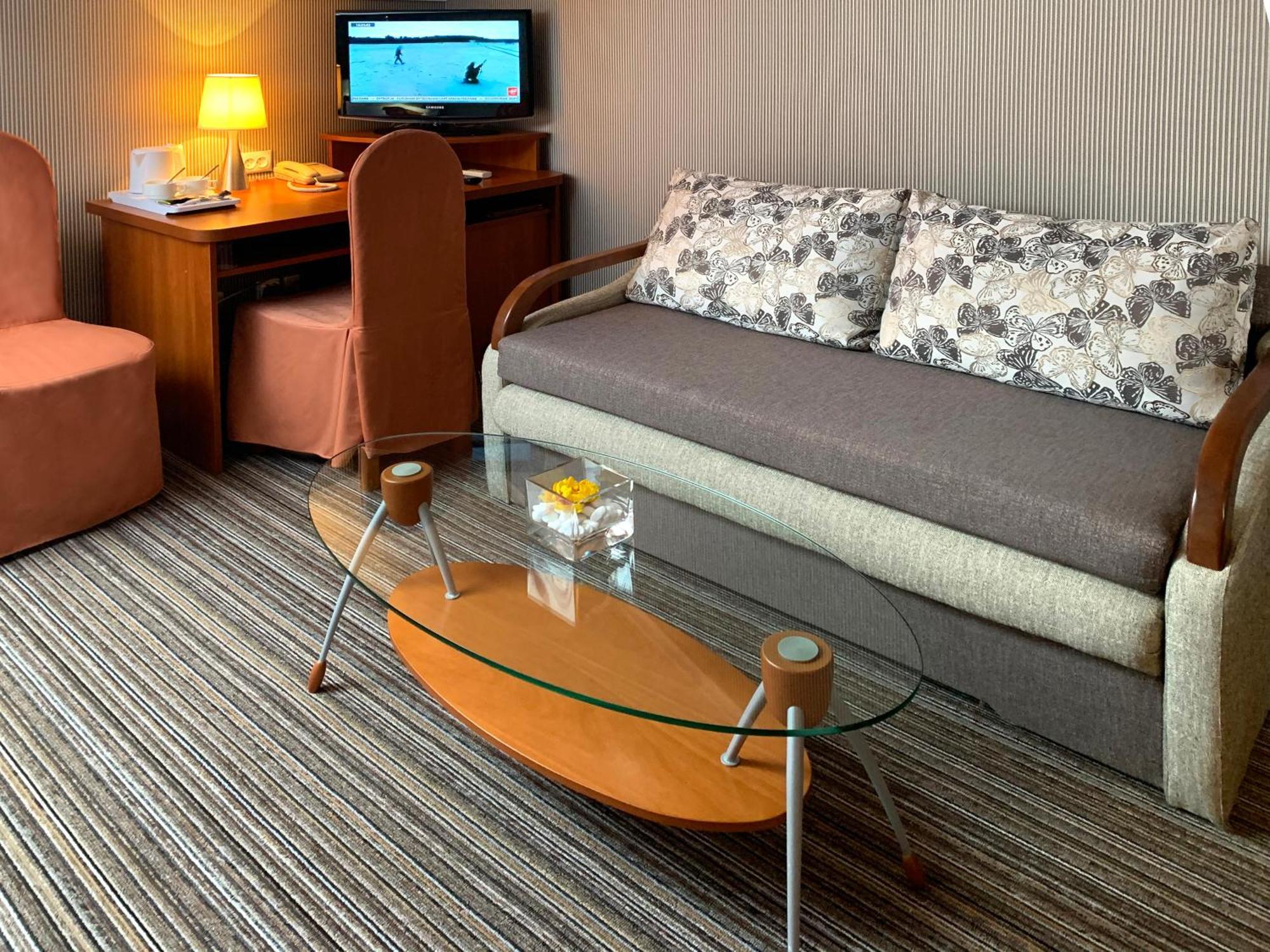 Economy Room In Hotel Eney Lviv Bagian luar foto