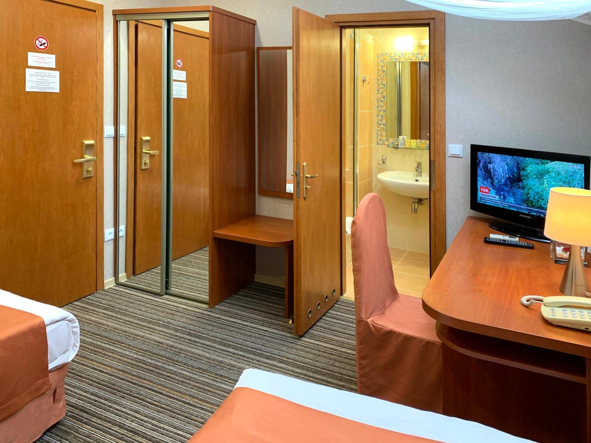 Economy Room In Hotel Eney Lviv Bagian luar foto