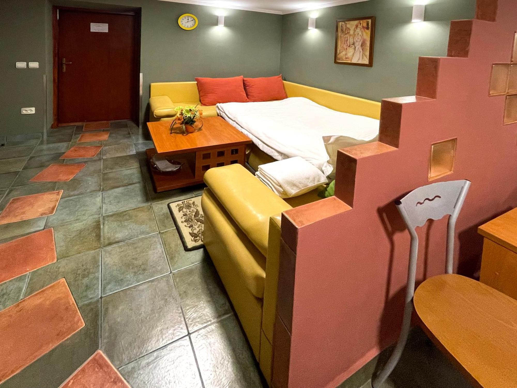 Economy Room In Hotel Eney Lviv Ruang foto
