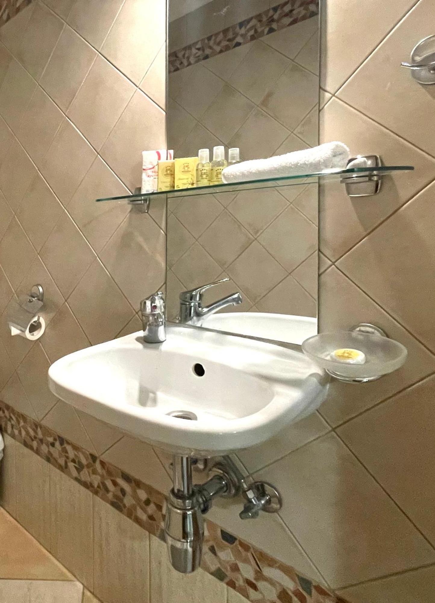 Economy Room In Hotel Eney Lviv Ruang foto