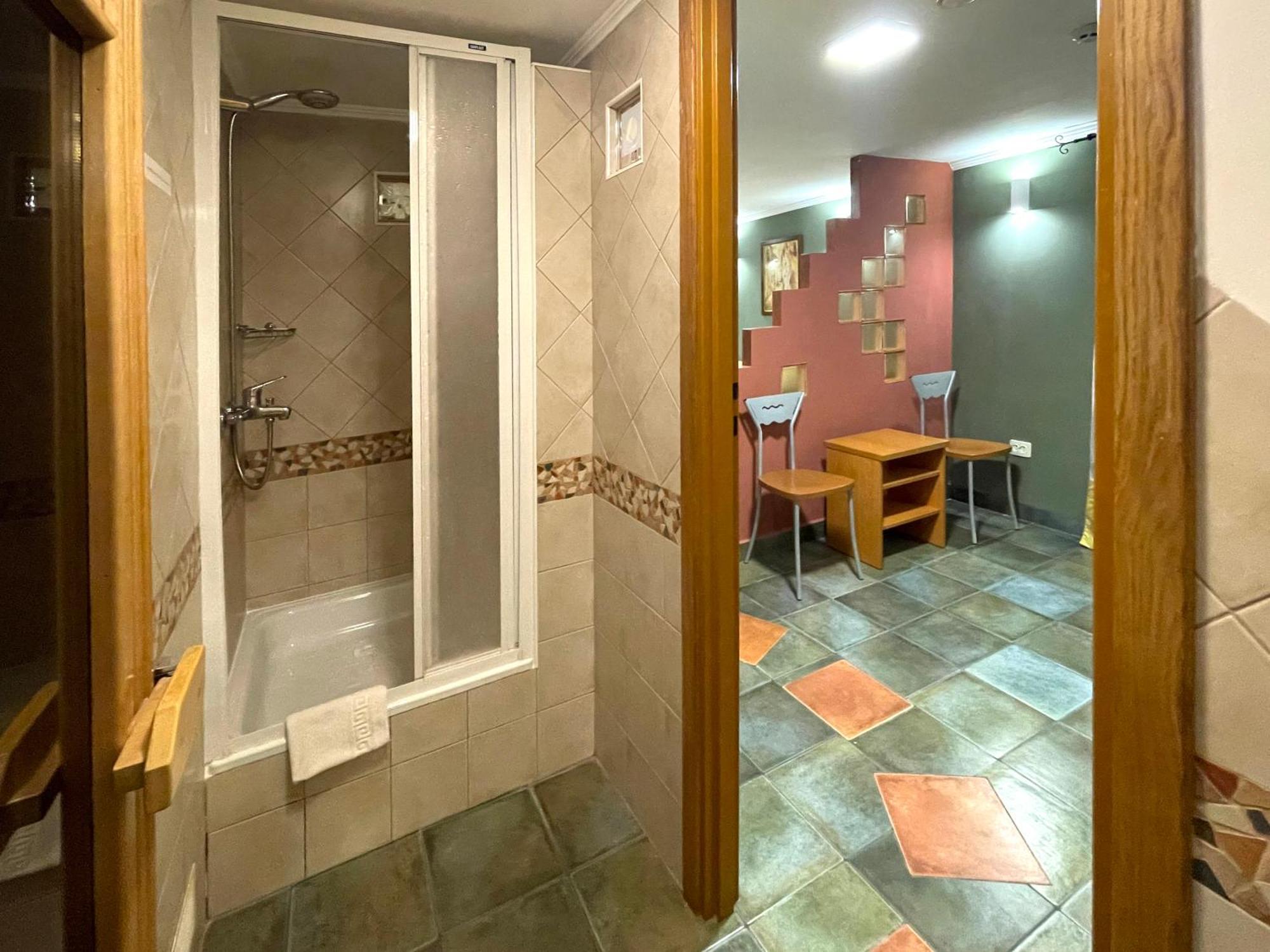 Economy Room In Hotel Eney Lviv Ruang foto