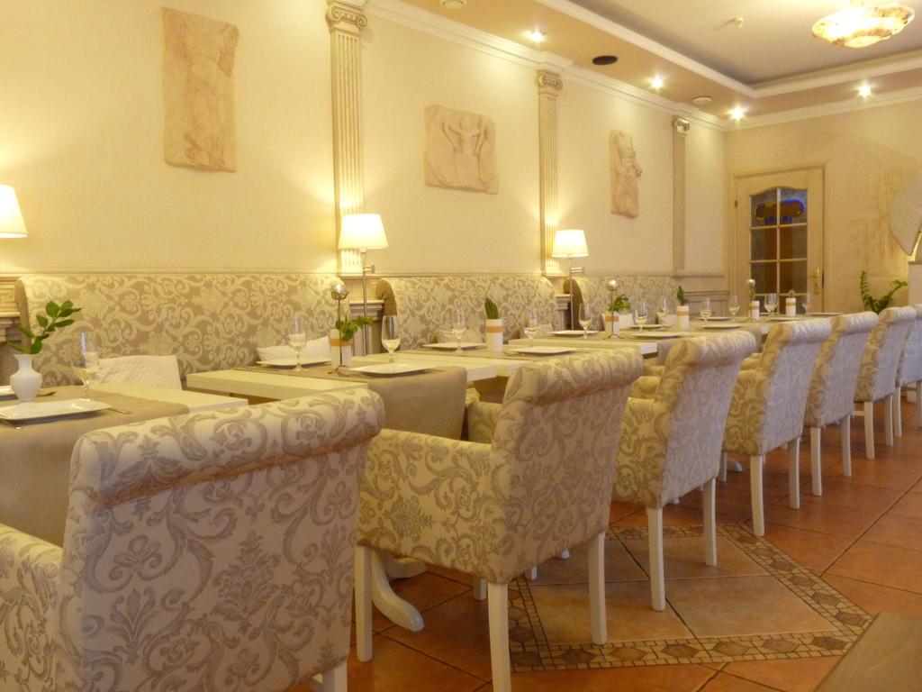 Economy Room In Hotel Eney Lviv Bagian luar foto