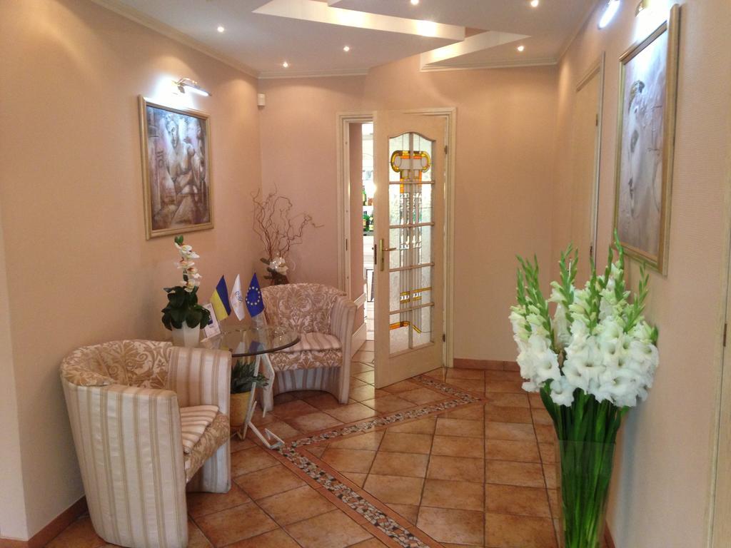 Economy Room In Hotel Eney Lviv Bagian luar foto