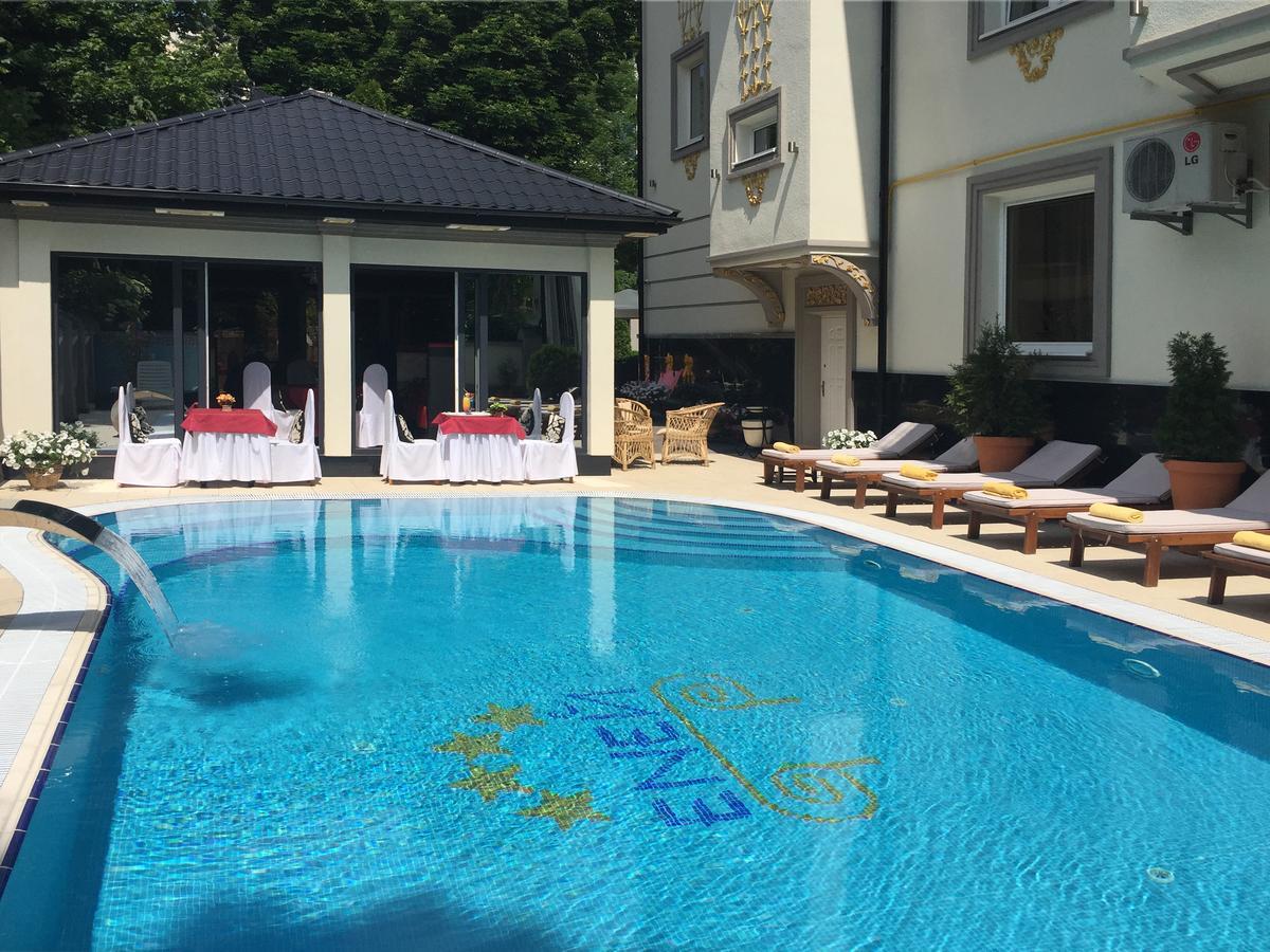 Economy Room In Hotel Eney Lviv Bagian luar foto